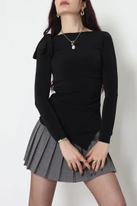 Sandy Önü Asimetrik Kesim Fiyonk Detaylı Bluz Siyah - 42808.1949.