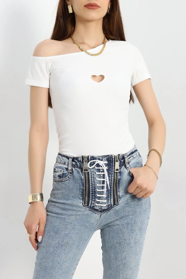 Asimetrik Yaka Kalp Detaylı Bluz Beyaz - 70617.1019.