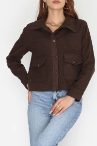 Klasik Yaka Çıtçıt Düğmeli Cep Detaylı Kaşe Crop Ceket Acıkahve - 70992.1775.