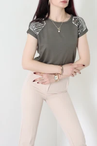 Omuzları Pul Detaylı Bluz Haki - 44004.599.