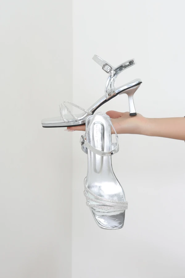 7 Cm Taş Detaylı Topuklu Ayakkabı Gümüş - 31923.264.