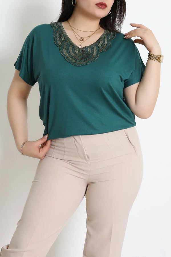 V Yaka Dantel Detaylı Büyük Beden Viskon Bluz Zümrüt - 71249.1969.