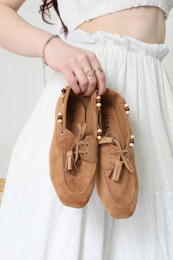 Boncuk Detaylı Püsküllü Loafer Babet Taba - 196.1846.