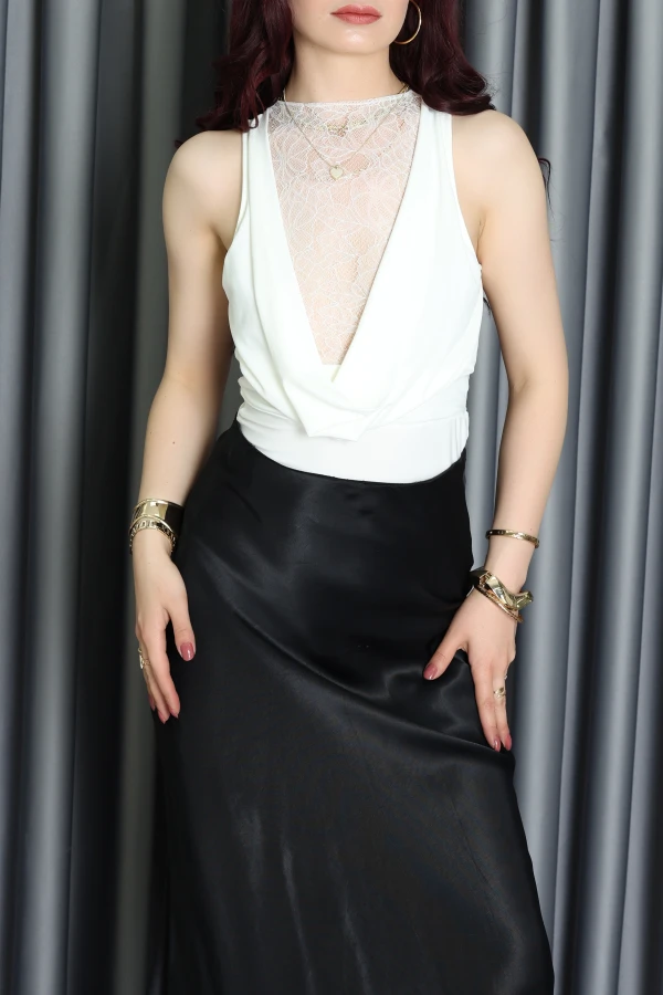 Sandy Kumaş Sırt Dantelli Çıtçıtlı Bluz Ekru - 71421.1380.