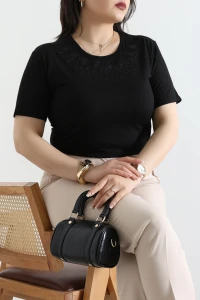 Yaka Taş İşlemeli Büyük Beden Bluz Siyah - 71756.2080.